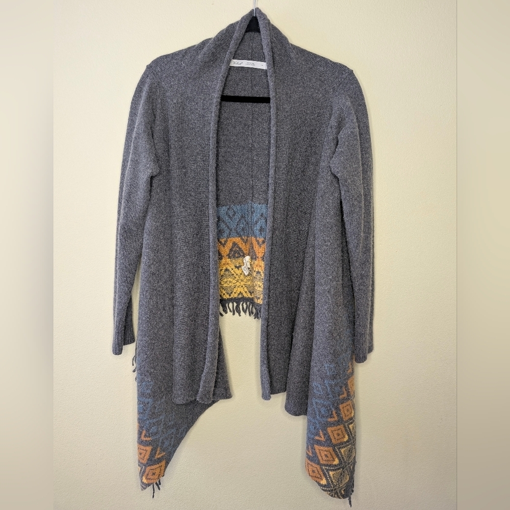 Gray Open Front Cardigan with Patterned Hem - image 1